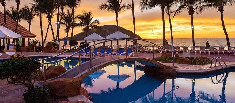 Luna Palace Hotel And Suites