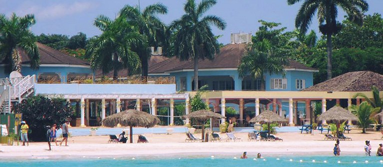 Beachcomber Club Resort
