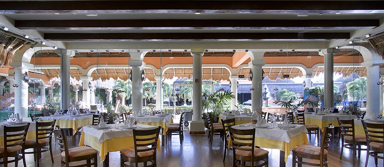 Grand Palladium Colonial Resort And Spa
