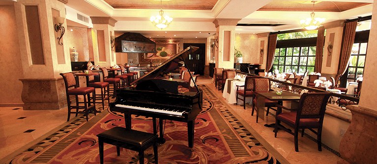 Villa La Estancia Beach Resort And Spa