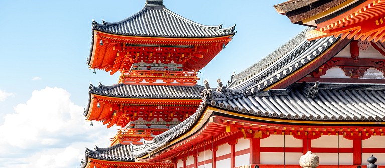 Between Landscapes and Traditions of Japan