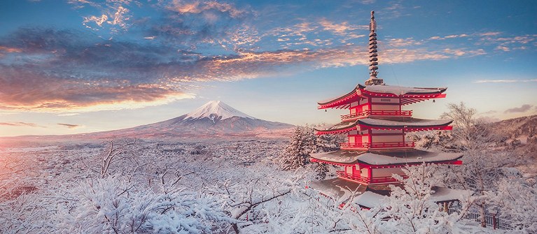 Between Landscapes and Traditions of Japan
